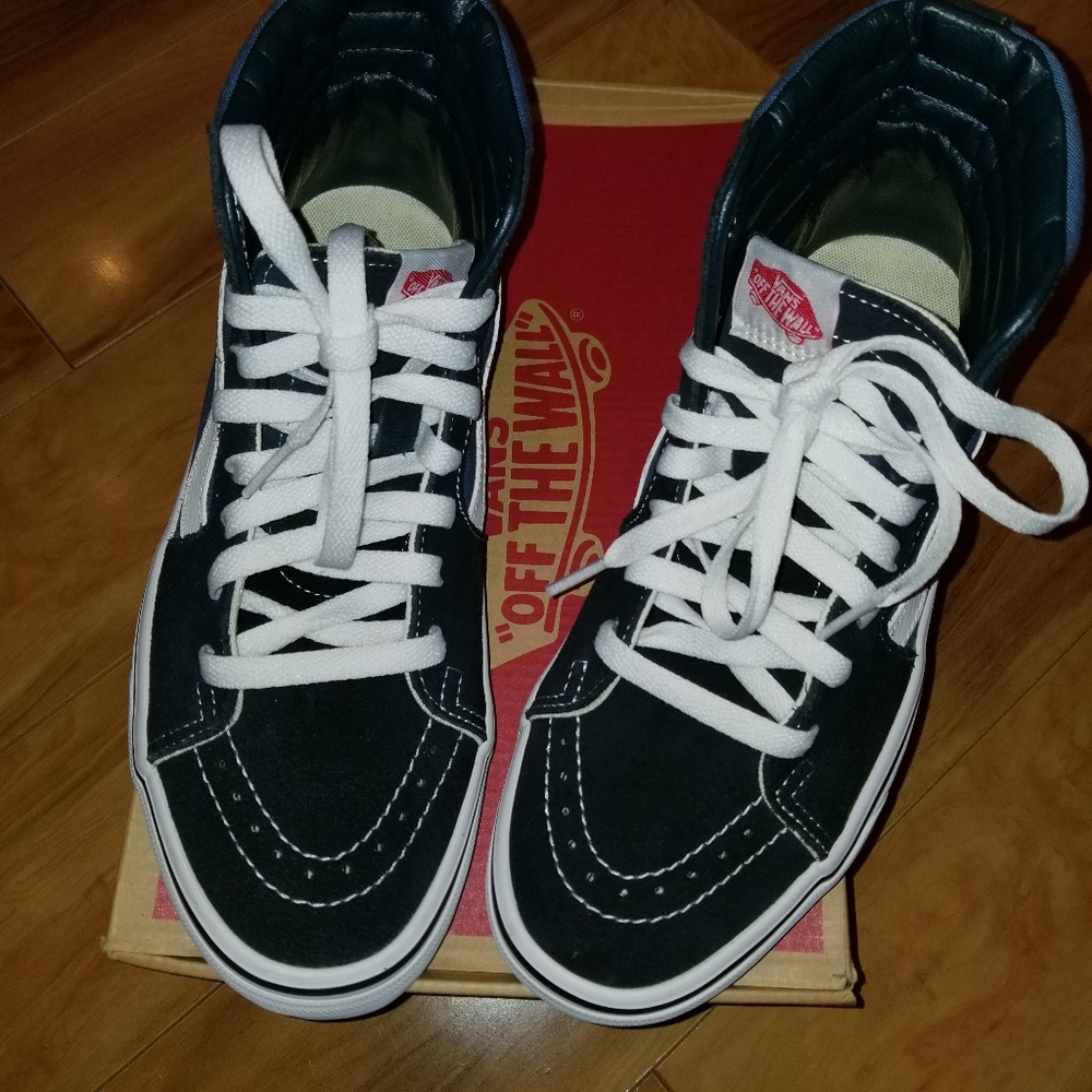 Sneakers - Picture 1 of 4